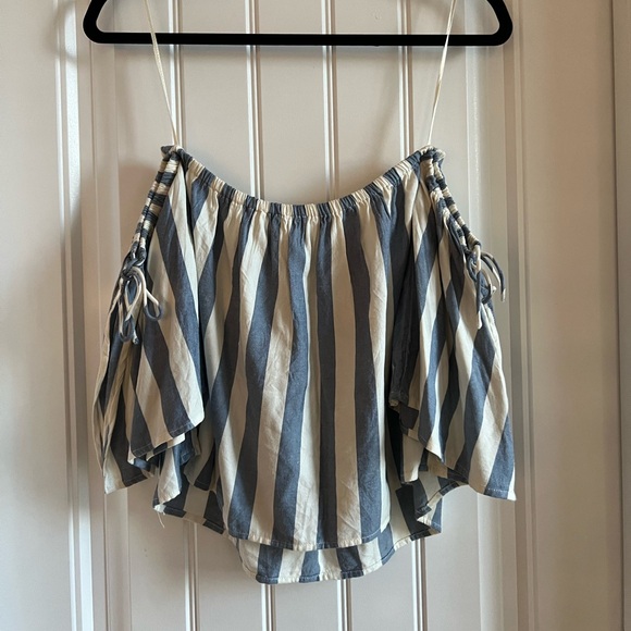 Billabong off the shoulder flowy cropped top - Picture 3 of 4